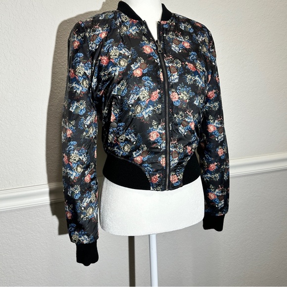 American Eagle Outfitters Reversible Black & Floral  Bomber Jacket - Picture 8 of 8